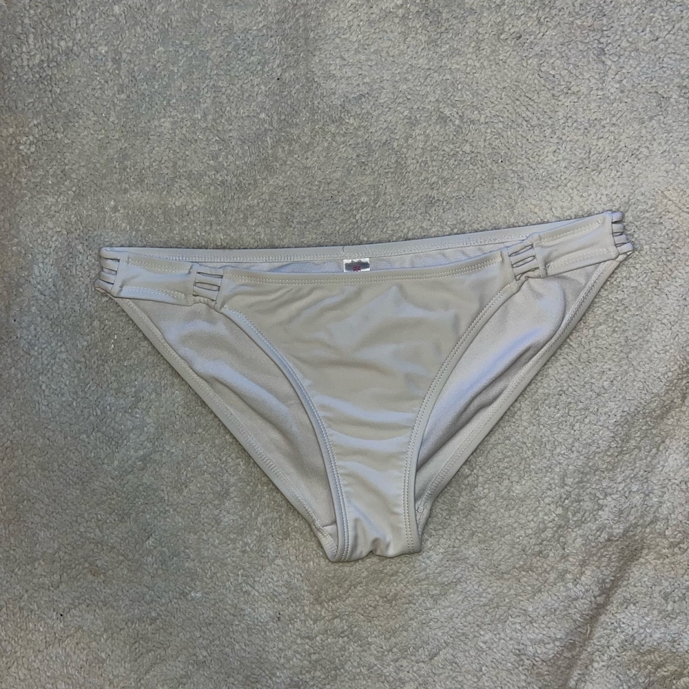 No Boundaries Bikini Bottoms Size L